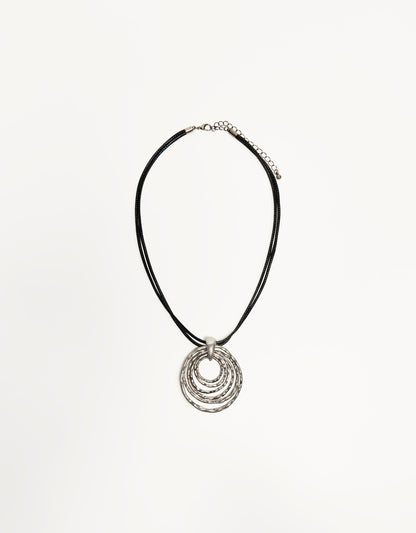Cord necklace with pendant