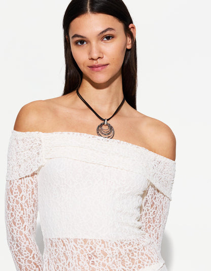 Cord necklace with pendant