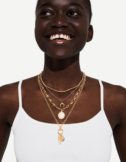 Pack of 4 pendant necklaces